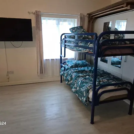 Gorteen Retreat - Spacious House With 30 Bedrooms Prázdninový dům Rosenallis