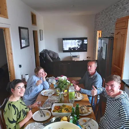 Gorteen Retreat - Spacious House With 30 Bedrooms Prázdninový dům Rosenallis