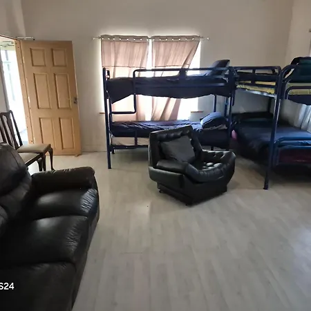 Gorteen Retreat - Spacious House With 30 Bedrooms